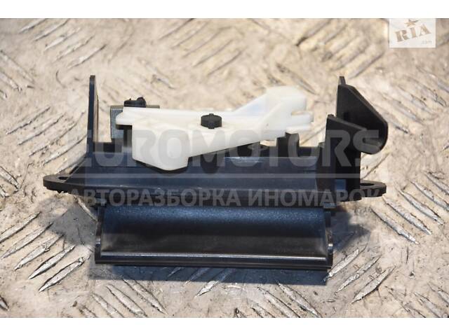 Ручка крышки багажника наружная Toyota Corolla (E12) 2001-2006 16