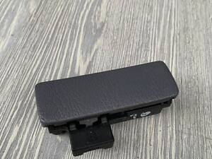 Ручка, механизм открытия бардачка Nissan Almera N16, 2005 г., 686302F010, б/у.