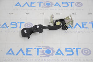 Ручка открытия лючка бензобака и крышки багажника Kia Forte 4d 14-18 трещина