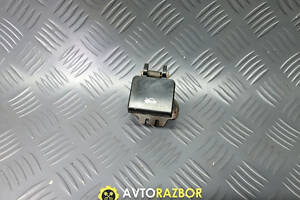 Ручка рычаг открытия открывания капота B01A56720B на Mazda 323 BA, 323F 1994-1998 год