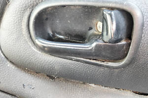 Ручка задней правой двери внутренняя Mazda 323F BA