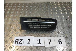 RZ1176 8200746097 радиаторная решетка R Renault (RVI) Megane 2 07- 44_02_03