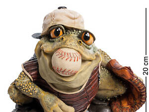 Садовая фигурка Sealmark Лягушка бейсболист 24х20 см 190098 полистоун