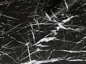 Самоклеющаяся пленка черный мрамор классический 0,45х10мх0,07мм SW-00001281