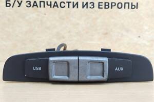 Seat Leon II 2009-2012 Разъем USB AUX панель 1P0035726A / 1P0857563