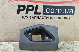 Seat Leon III 5F 2012-2020 кронштейн форсунки омивача правий 5F0807942A