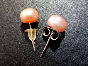 Серьги-гвоздики розовый 'жемчуг' в отличном состоянии.