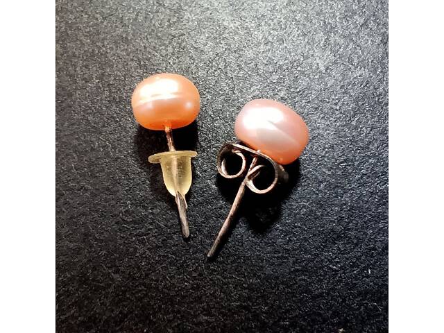 Сережки-цвяшки рожевий 'перлин' у відмінному стані. - Фото 1