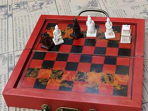 Шахи у китайському стилі RESTEQ — дерев’яна шахова дошка 21×21 см з фігурами