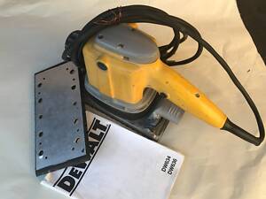 Шлифовальная машина DeWALT DW636