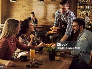 Шукаємо офіціанта.