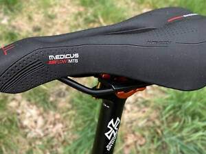 Седло велосипедное с Memory Foam Wittkop Medicus Airflow