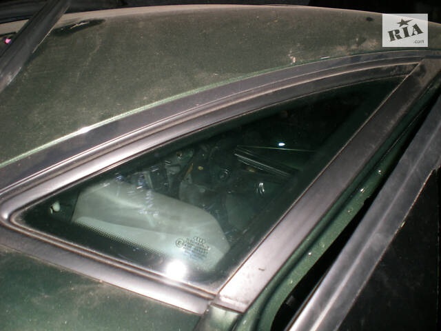 Скло дверей кузова на Audi A4 В6