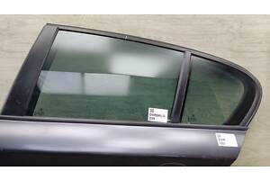 Скло стекло форточка двері дверки задньої лівої BMW 1 E87 (2005-2011) 51357136003