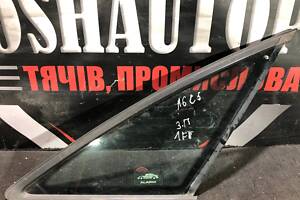 Скло заднє глухе праве (форточка) Audi A6 C5 (седан) 4B5845300T 1FR