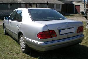 Скло заднє на Mercedes-Benz W210