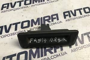 Кнопка открытия багажника Skoda Fabia 2 2007-2014 5E0827566