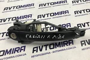 Ручка передней левой двери наружная Skoda Fabia 2007-2014 1Z0839885A