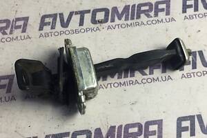 Обмежувач передніх дверей Skoda Octavia A5 2009-2013 1Z0837249D