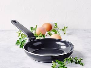 Сковорода универсальная GreenPan Essence Magneto CC006334-001 20 см черная