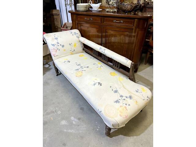 Софа. Італійська ?? Антикварна - кінець ХІХ - поч. ХХ ст. Ручна робота. Каркас горіховий, різьблений. На коліщатах. Обшивка за - Фото 2