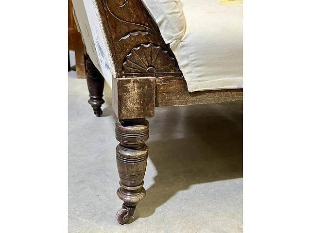 Софа. Італійська ?? Антикварна - кінець ХІХ - поч. ХХ ст. Ручна робота. Каркас горіховий, різьблений. На коліщатах. Обшивка за - Фото 4