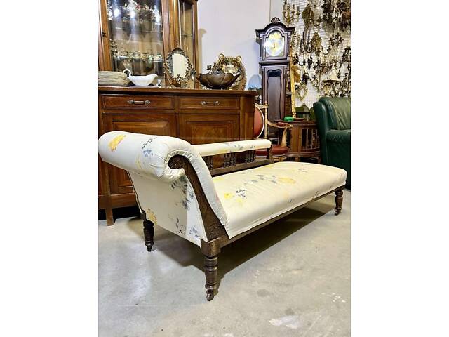 Софа. Італійська ?? Антикварна - кінець ХІХ - поч. ХХ ст. Ручна робота. Каркас горіховий, різьблений. На коліщатах. Обшивка за - Фото 5