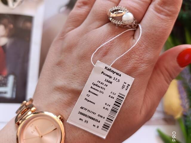 Серебряное кольцо с золотом, фианитами и жемчужиной размер 17; 17.5; 18.5 - Фото 4