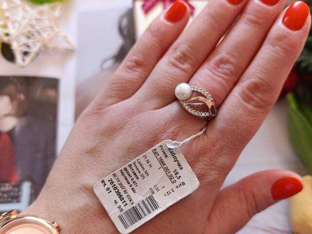 Серебряное кольцо с золотом, фианитами и жемчужиной размер 17; 17.5; 18.5 - Фото 1