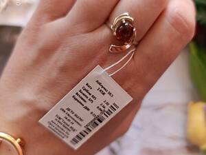 Серебряное кольцо с золотом и янтарем размер 18.5; 19