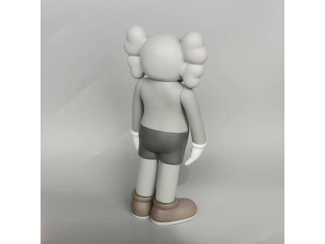 Статуэтка Kaws Companion серого цвета 18 см. Дизайнерская игрушка Кавс серый. Фигурка для интерьера медведь - Фото 6