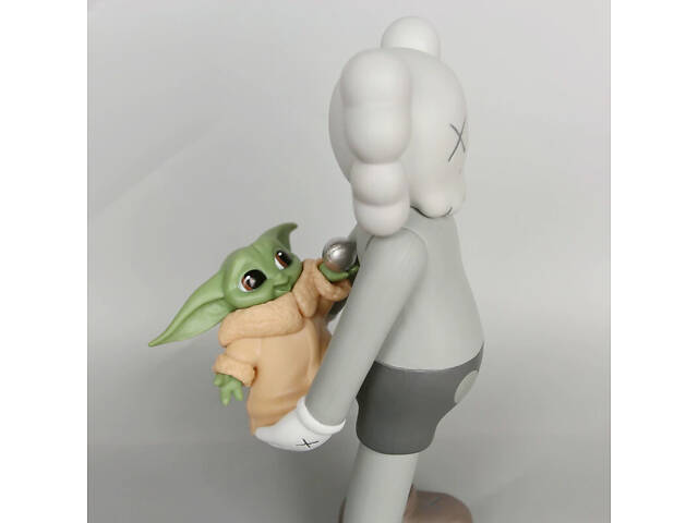 Статуэтка Kaws Companion серого цвета 18 см. Дизайнерская игрушка Кавс серый. Фигурка для интерьера медведь - Фото 7
