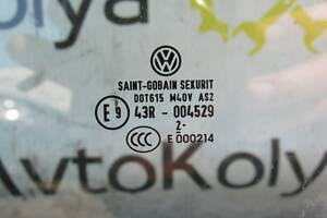 Скло дверей переднє ліве VW Jetta 2011-2018