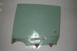 Скло дверей заднє ліве хетчбек Nissan Almera (N16) 2000-2006 823019M700