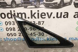 Стекло переднее малое правое Mitsubishi Grandis MR957570