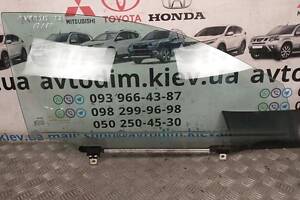 Скло переднє праве Toyota Avensis T25 6810105030