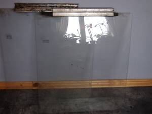 стекло у двері ліве або праве фіат дукато пежо джі5 1991-1995рв ціна 1300гр одне з планкою нижньою не затерте гарантія