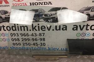 Скло заднє ліве Toyota Avensis T25 HB 6810405100