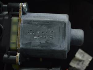 Стеклоподъемник с мотором задний правый Jeep Compass 17- панель в сборе 68292132AA