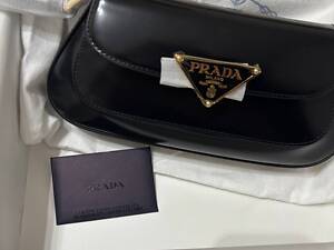 Стильна чорна лакована сумка