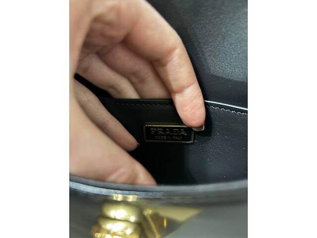 Стильна чорна лакована сумка - Фото 5