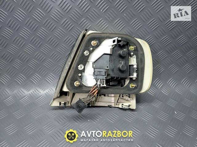 Стоп фонарь задний левый 8D0945111A на Audi A4 (B5) 1994-2001 год - Фото 3