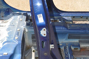 Стойка кузова центральная правая Chevrolet Volt 11-15 синяя на кузове, тычки
