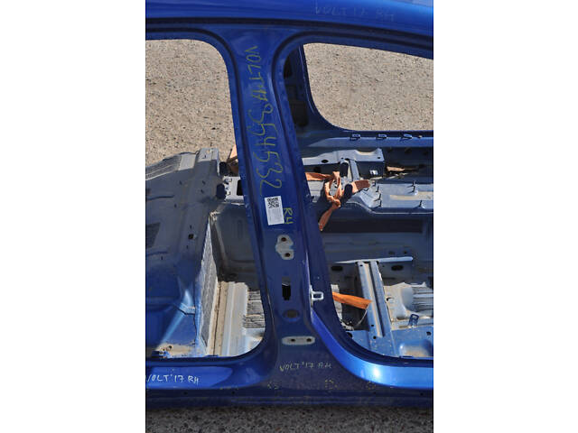 Стойка кузова центральная правая Chevrolet Volt 16- синяя на кузове, тычки