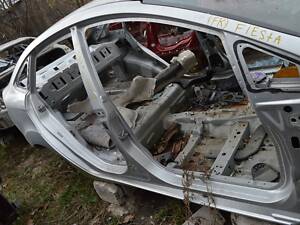Стойка кузовная центральная правая Ford Fiesta 11-19 серебро цвет ux (02) AE8Z-5424382-A