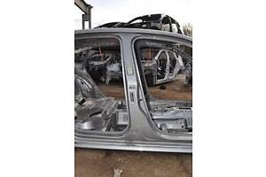 Стійка кузовна центральна права VW Passat B7 USA 1.8 TSI 2012-2015 561-809-836