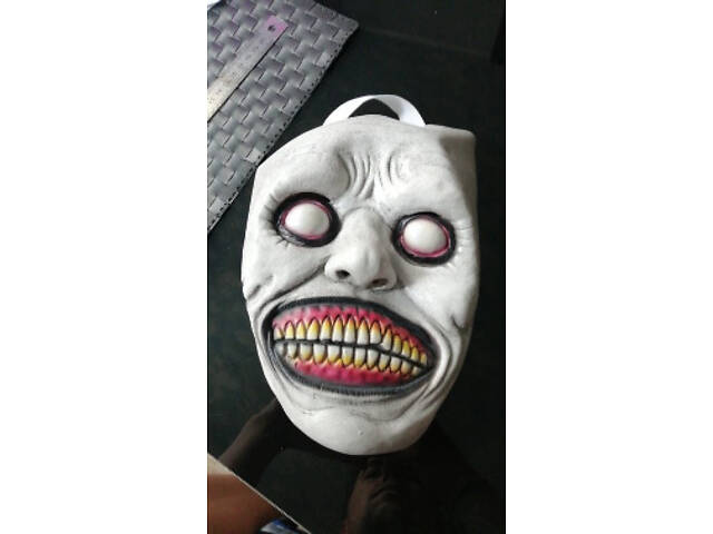 Страшна маска на Геловін RESTEQ — моторошна усміхнена маска з білими очима та шкірою, 22×18 см - Фото 9