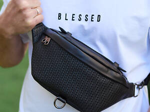 Стильная мужская бананка из натуральной гладкой кожи 22х27х8, нагрудной рюкзак с принтом NM-58744 черный