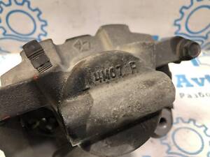Суппорт перед левый Jeep Cherokee KL 14- 68212011AA