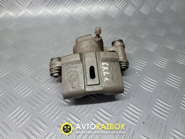 Суппорт тормозной передний левый с ABS (АБС) 1402136180 на Geely CK-1, CK-2 2005-2013 год - Фото 1